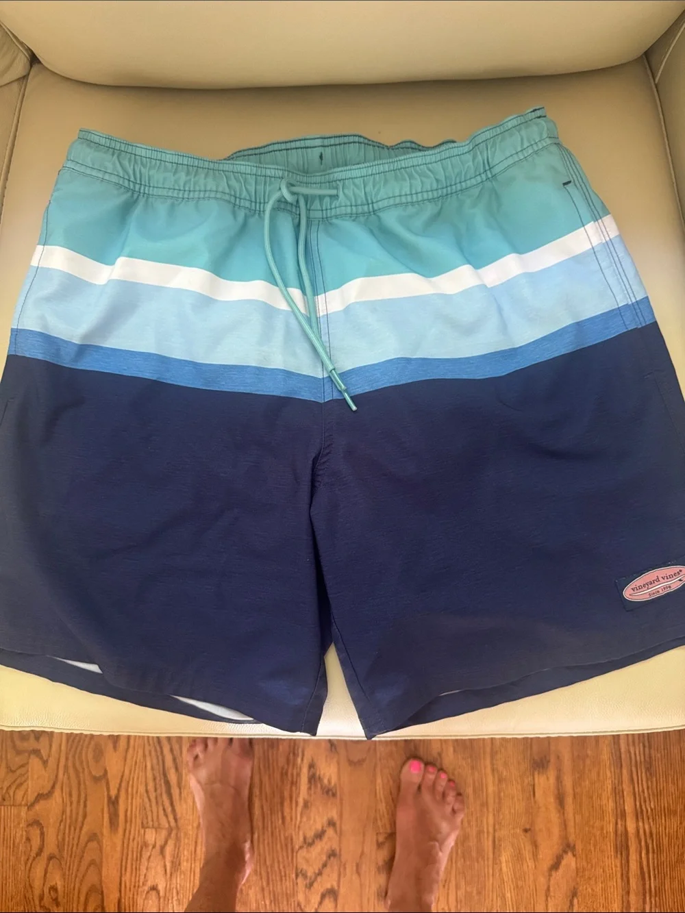 Vineyard Vines Men's Aqua, Light Blue & Navy Stripe Swim Shorts Sz med